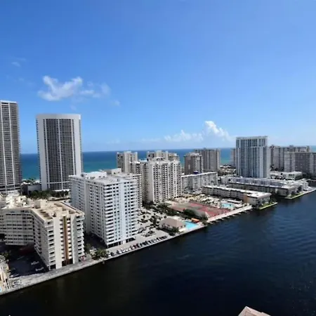 Sunlit Beachwalk Studio, 2 Full Beds, Coastal Charm